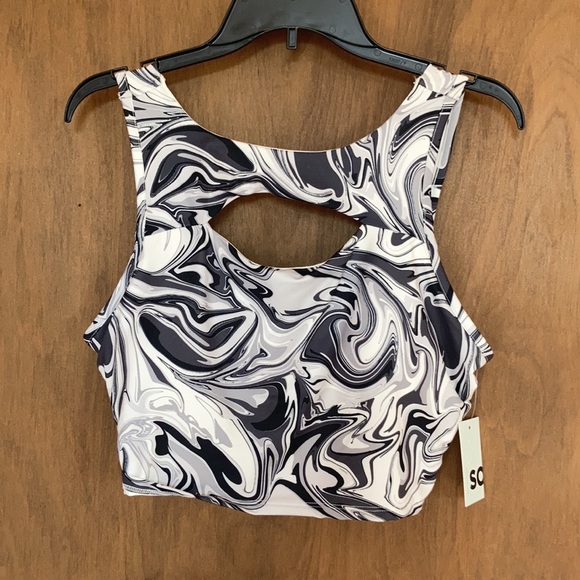 3/$15 So sporty cutout top retro abstract print black white gray swirly print - Picture 9 of 12